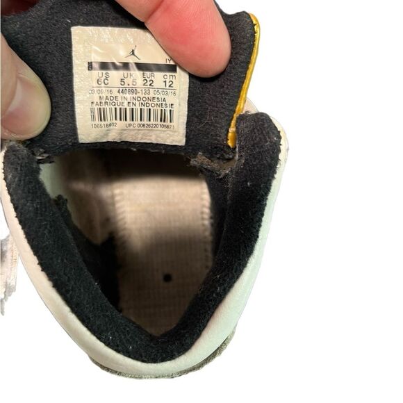 Baby Jordan retro 5 Olympic gold coin - Picture 6 of 9